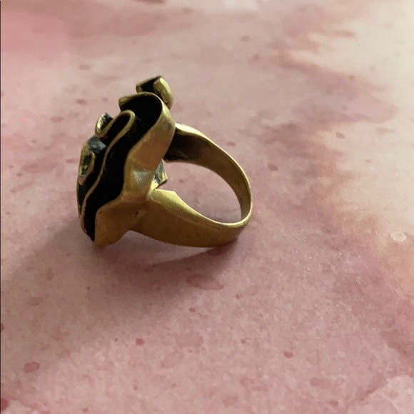 Artsy flower cocktail ring - Picture 2 of 5